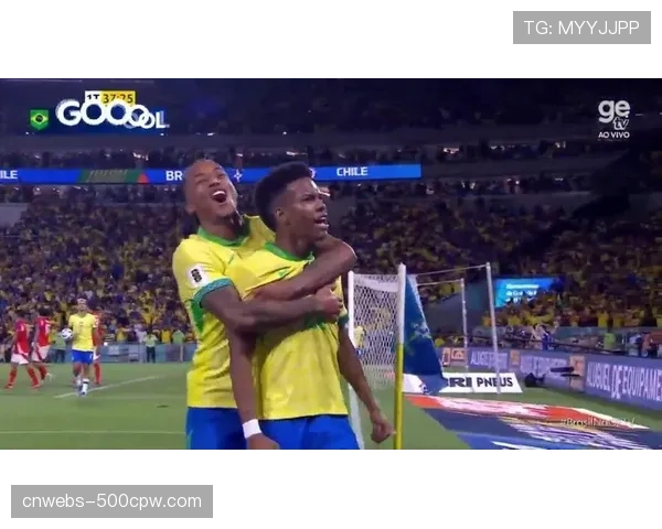 场边：拜仁小将特尔热身时上演倒钩破门，引来主场球迷欢呼